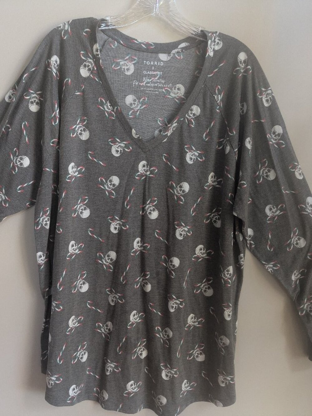 torrid size 3 classic fit long sleeve gray skull candy cane t shirt #683